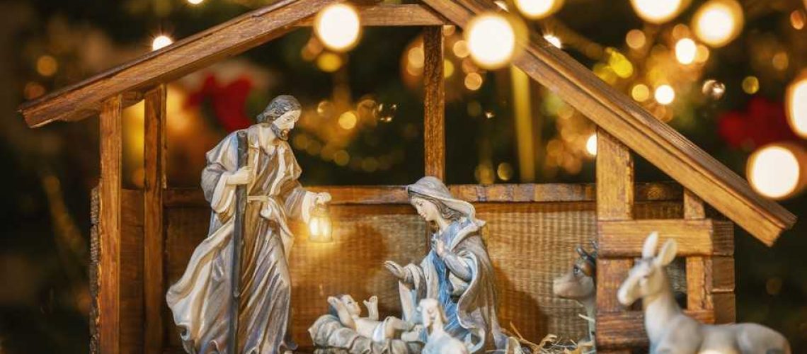 5551-nativity-manger-christmas-lights-gettyimages-